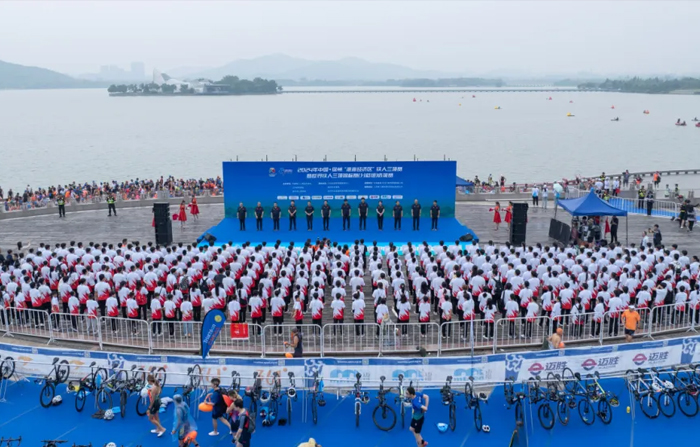 js3845金沙线路,校乒乓球运动员张晶与王励勤获十运会混双亚军